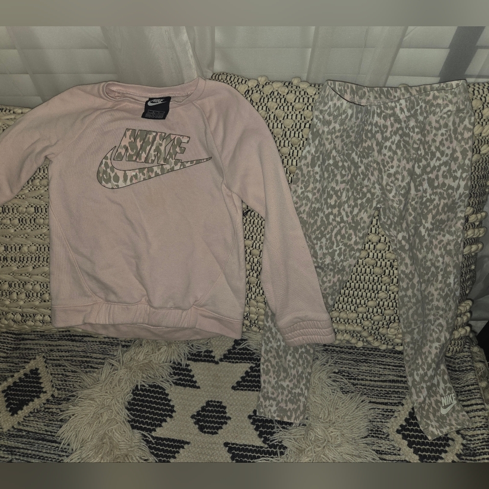 Girl's Nike Pink Leopard Print Sweatshirt and Leggings Set Size 5-6